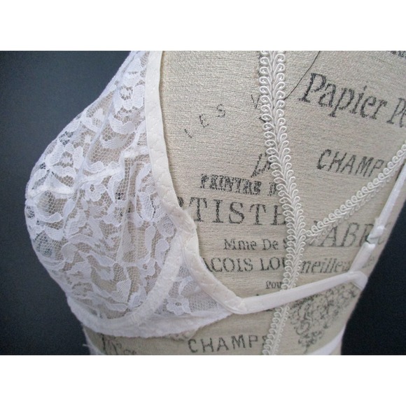 Vintage Jezebel Renee of Hollywood White Lace Backless Bra Size 36B - Picture 4 of 10